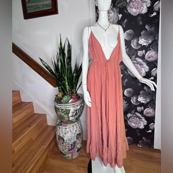 New S/W/F Fly Dress - Picture 2 of 4